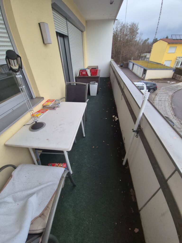 Wohnungsauflösung München Schwabing Balkon vorher 