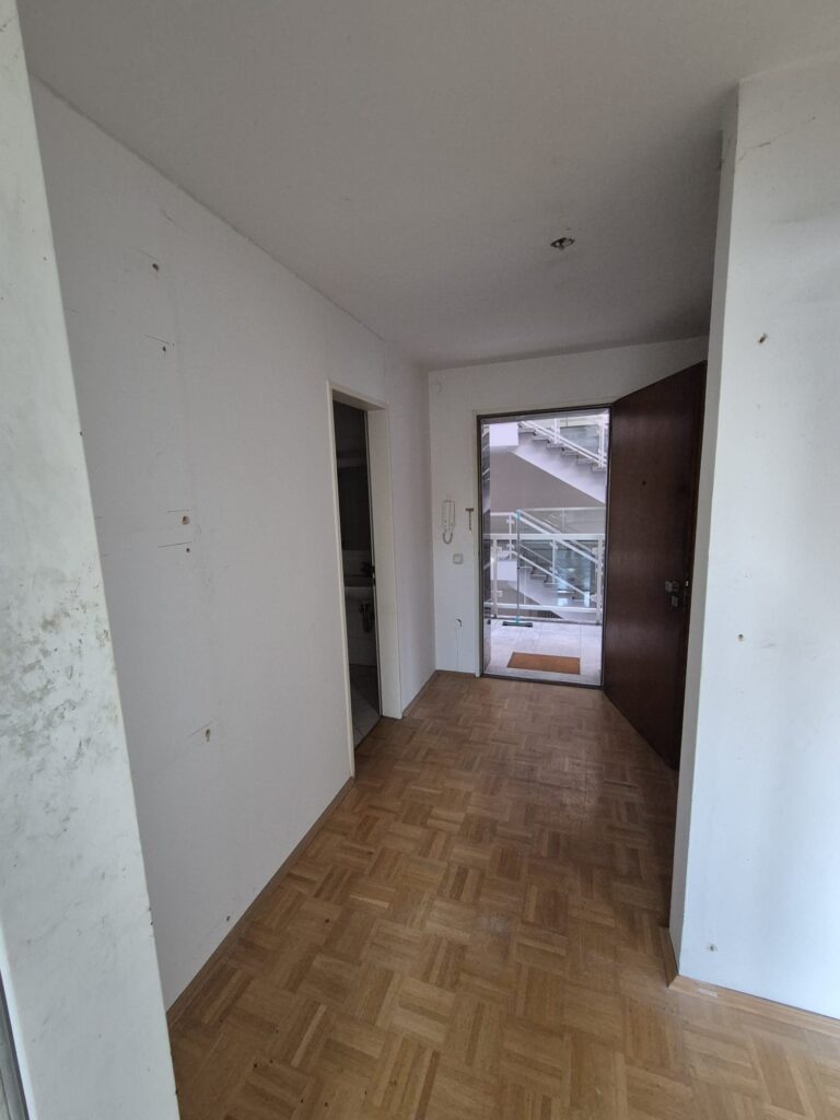 Wohnungsauflösung München Flur Möbel nachher 