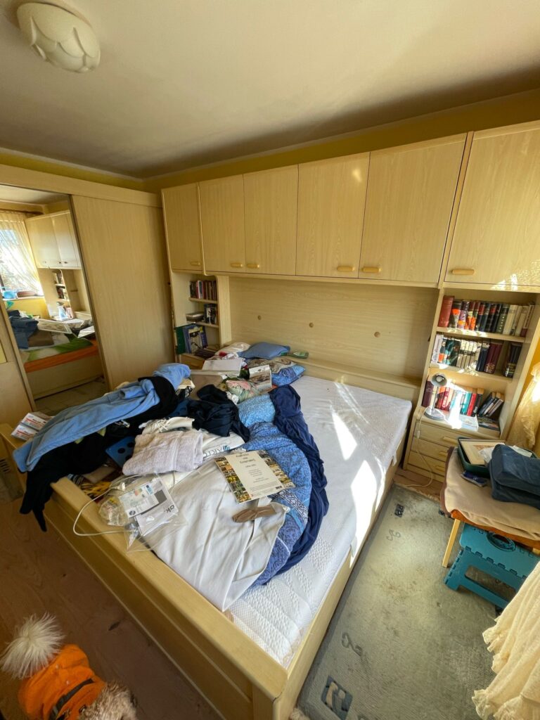 Entrümpelung München Schlafzimmer vorher Bild