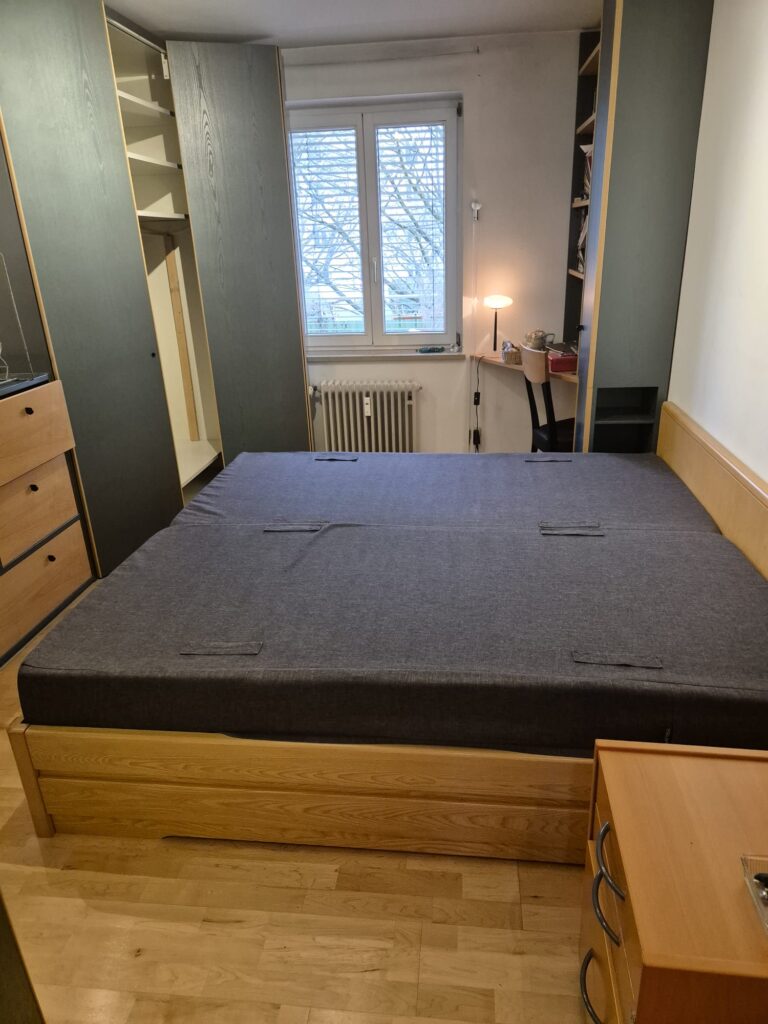 Wohnungsentrümpelung  München Schlafzimmer vorher 